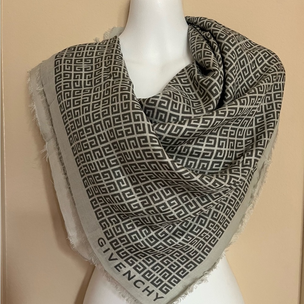 Givenchy Women Unisex 4G Logo Pattern Cashmere Blend Square Shawl Grey Silver